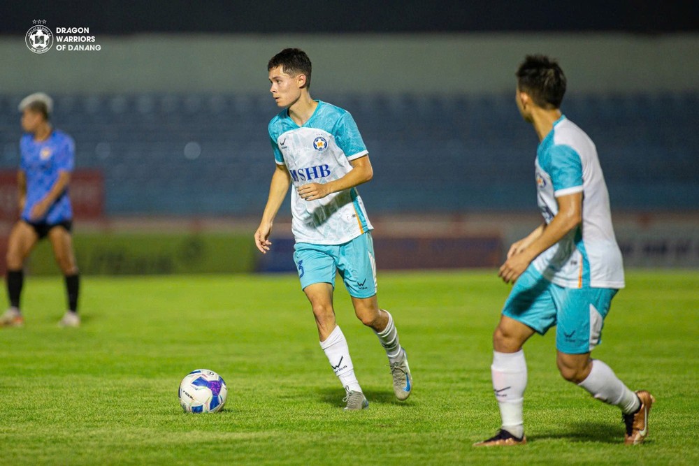 Cầu thủ Vadim Nguyễn lần đầu tiên có mặt tại sân chơi V-League trong màu áo câu lạc bộ Đà Nẵng. (Ảnh: Câu lạc bộ Đà Nẵng)