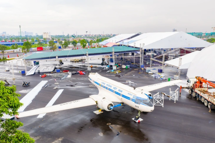 Máy bay IL-14 tại triển lãm. (Ảnh: Cục Hàng không)