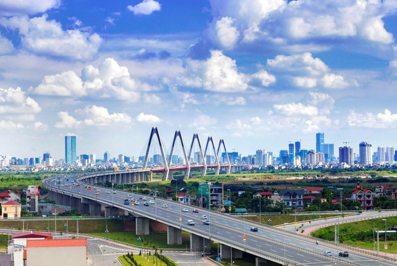 Sau 17 năm mở rộng địa giới hành chính, Thủ đô Hà Nội phát triển mạnh mẽ, nhiều công trình hạ tầng giao thông hiện đại được đầu tư xây dựng, đưa vào sử dụng. (Ảnh: ĐĂNG ANH)