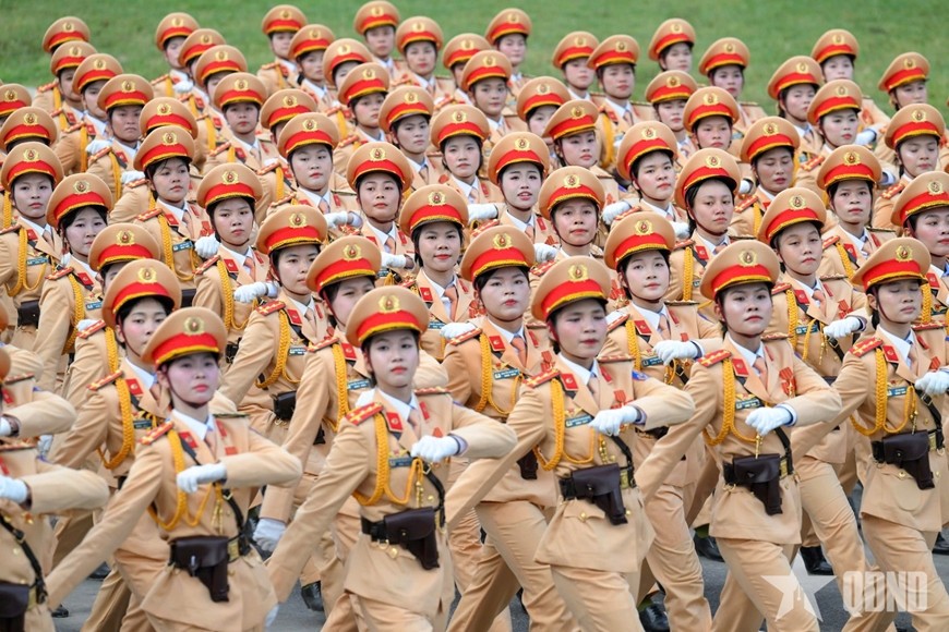Bước vào các buổi hợp luyện và tổng hợp luyện, nhờ luyện tập chăm chỉ cùng tinh thần khắc phục khó khăn, khối nữ sĩ quan cảnh sát giao thông được đánh giá có động tác đều, đẹp, thống nhất.