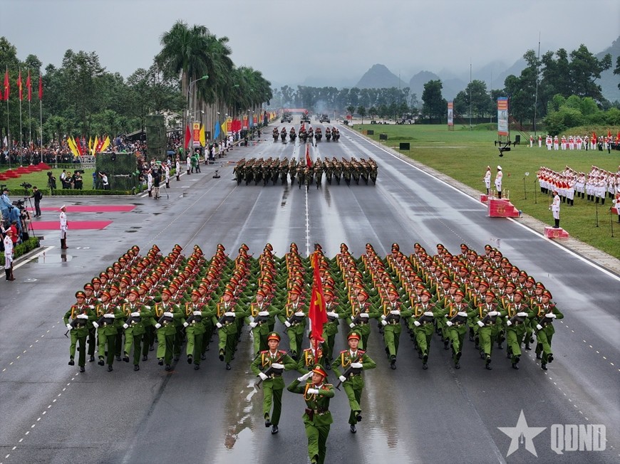 Các khối Công an nhân dân tham gia tổng hợp luyện diễu binh, diễu hành tại Trung tâm Huấn luyện Quân sự quốc gia 4.
