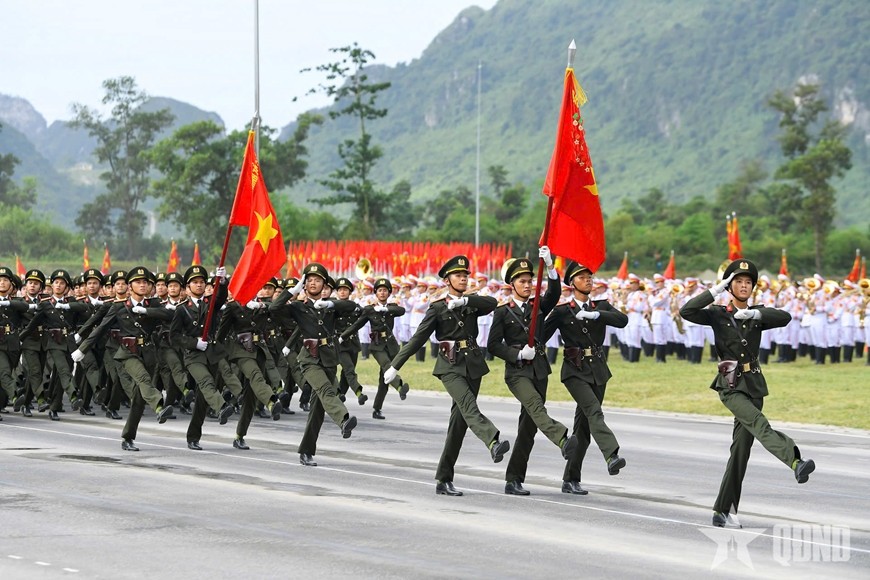  Khối nam sĩ quan an ninh nhân dân. 