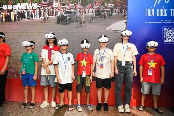 Những vị khách nhí cuối cùng trong ngày trải nghiệm 19/8.