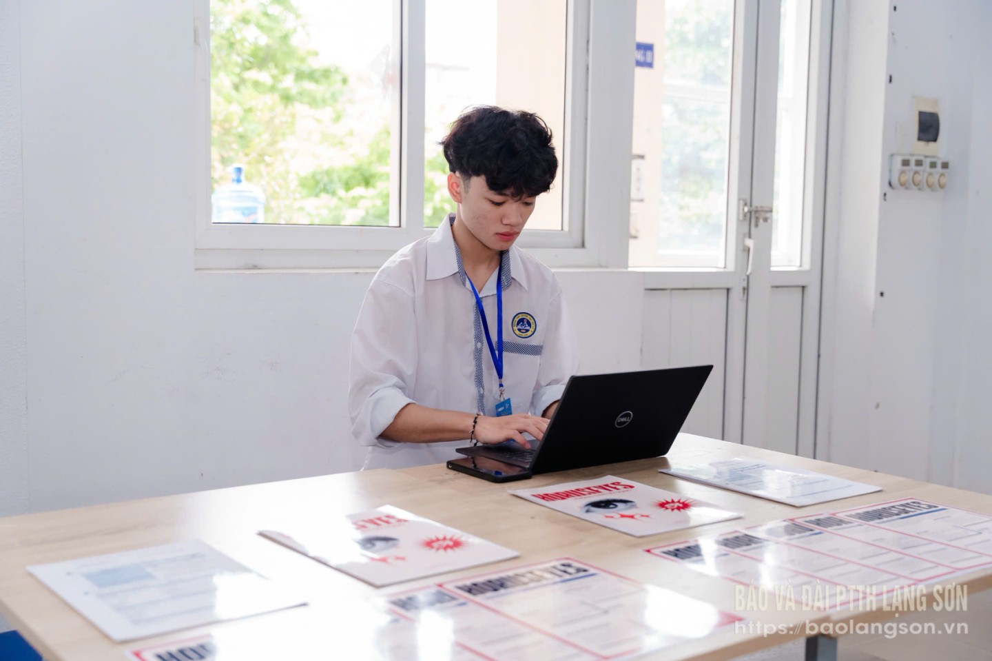 Em Nguyễn Huy Hoàng đang nghiên cứu hoàn thiện sản phẩm