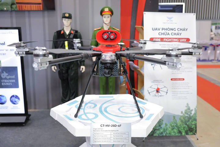 UAV chữa cháy HEXAROTOR FIREFIGHTING UAV của CT Group. (Ảnh: CT Group)