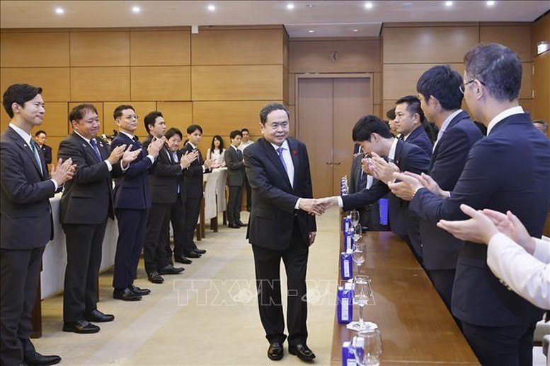 Chủ tịch Quốc hội Trần Thanh Mẫn và các đại biểu Đoàn Ban Thanh niên Đảng LDP - Ảnh: TTXVN