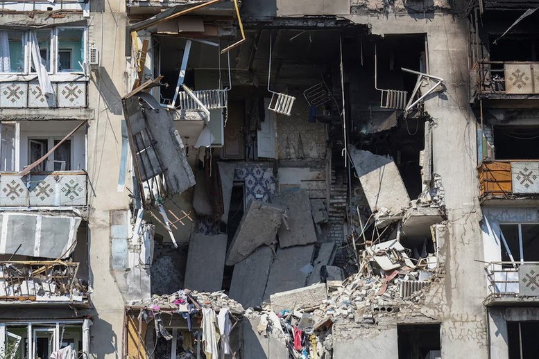 Một tòa nhà chung cư tại Odesa, Ukraine, bị máy bay không người lái của Nga tấn công. (Ảnh: Reuters)