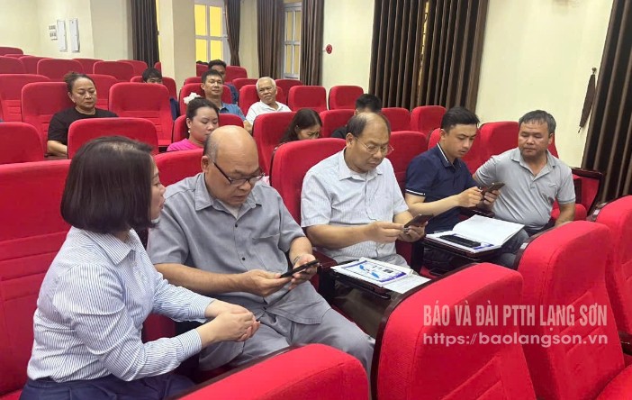 Người cao tuổi phường Kỳ Lừa tham gia lớp bồi dưỡng, tập huấn kỹ năng số do Sở khoa học và Công nghệ tổ chức