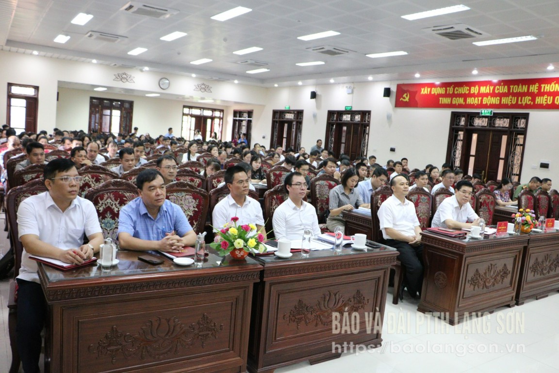 Các đại biểu dự hội nghị