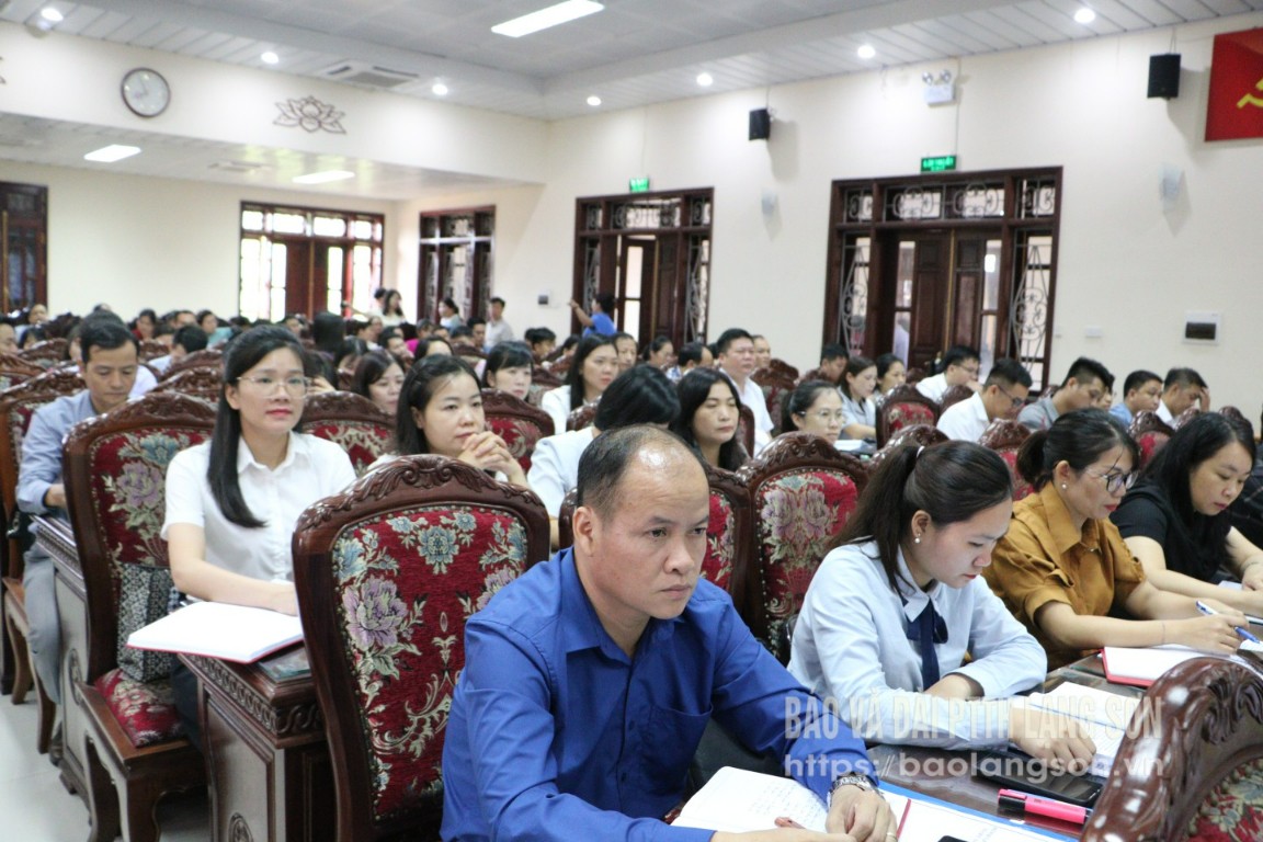 Các đại biểu dự hội nghị