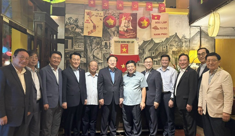 Phó Thủ tướng Nguyễn Chí Dũng tiếp đoàn công tác của Hiệp hội doanh nghiệp vừa và nhỏ Hàn Quốc - Ảnh: VGP/Thu Sa