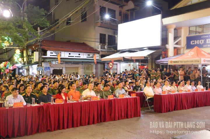 anh,1,cac,dai,bieu,du,chuong,trinh,15202423.jpg