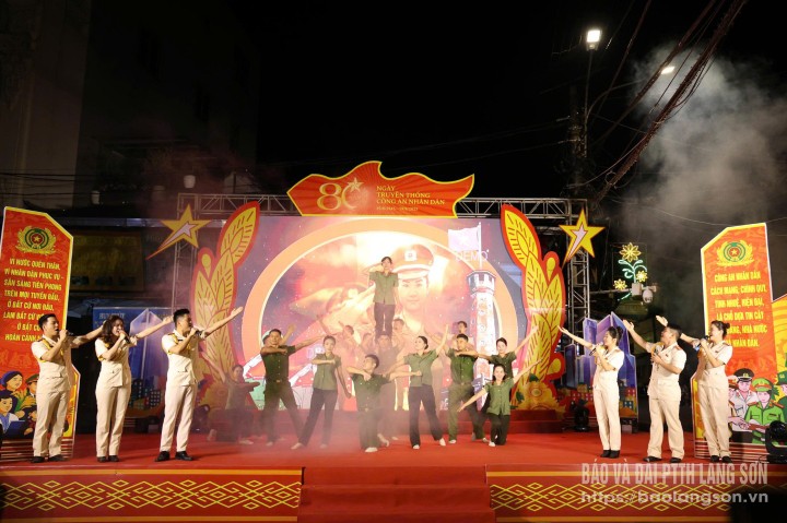 anh,3,tiet,muc,bieu,dien,cua,doi,van,nghe,cong,an,tinh,15240123.jpg