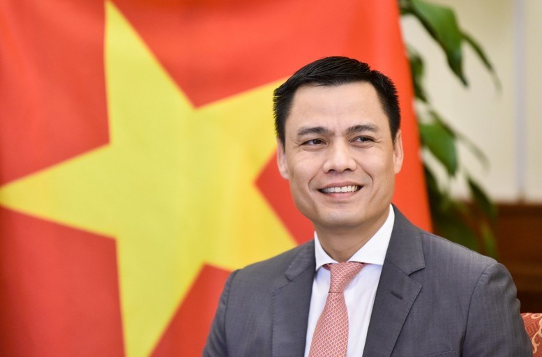 Thứ trưởng Bộ Ngoại giao Đặng Hoàng Giang chia sẻ với báo chí về vai trò của ngoại giao đa phương trong lịch sử đất nước