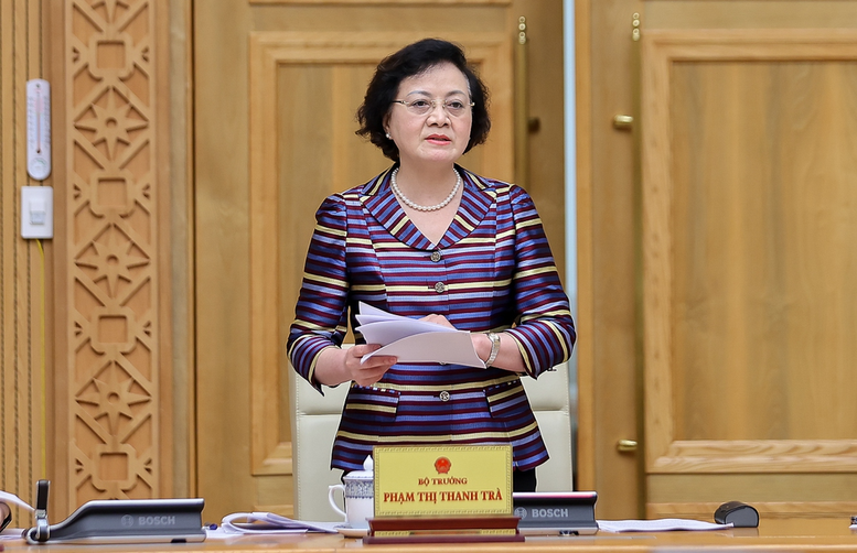 Bộ trưởng Bộ Nội vụ Phạm Thị Thanh Trà trao đổi về vấn đề tổ chức bộ máy và biên chế tại cuộc họp - Ảnh: VGP