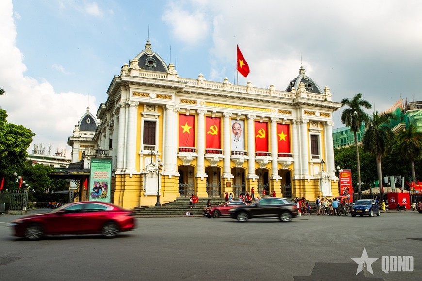 Quảng trường Cách mạng Tháng Tám nằm tại số 1 phố Tràng Tiền, (phường Hoàn Kiếm, TP Hà Nội). Ảnh: Hải Ly 