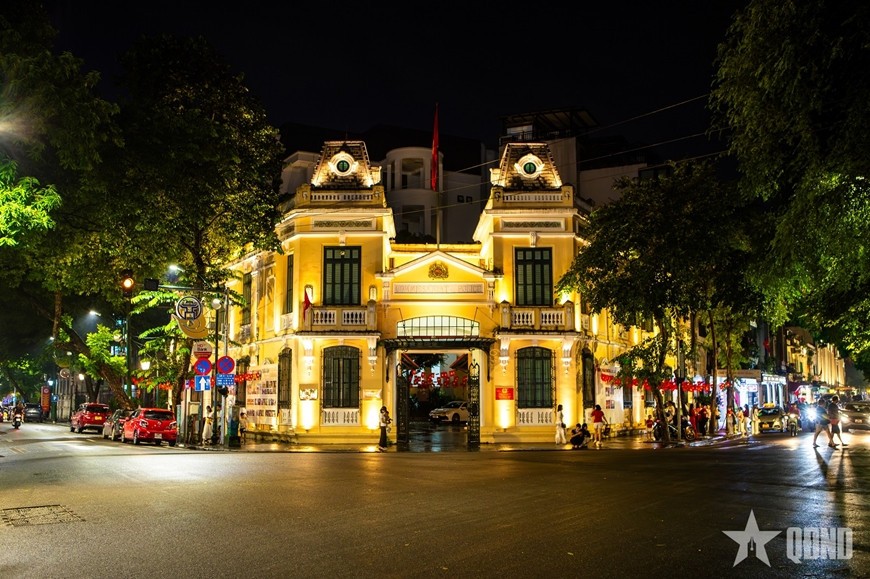Trụ sở Công an thành phố Hà Nội ở Hoàn Kiếm là công trình mang đặc trưng kiến trúc Pháp thời kỳ thuộc địa. Ảnh: Hải Ly 