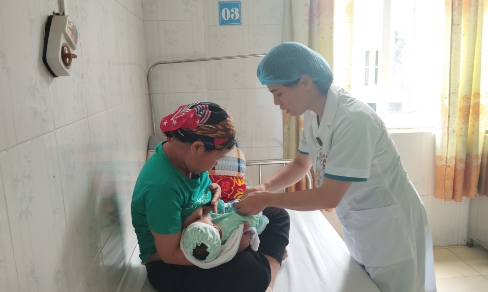 Yêu thương từ dòng sữa mẹ