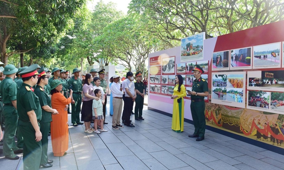 Khai mạc triển lãm “Lăng Bác - trái tim Tổ quốc”