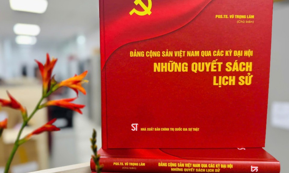 Nhìn lại sự chuyển mình đổi mới của Đảng qua thực tiễn 13 kỳ Đại hội
