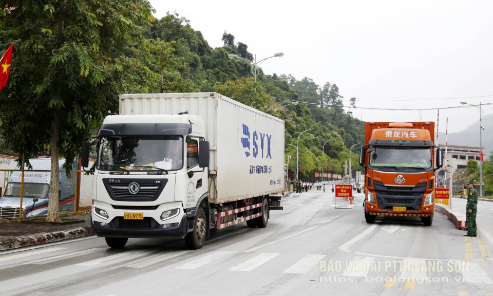 Thu phí theo Nghị quyết 09: Một tháng thu gần 100 tỷ đồng