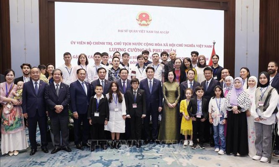 Chủ tịch nước Lương Cường gặp gỡ cộng đồng người Việt Nam tại Ai Cập