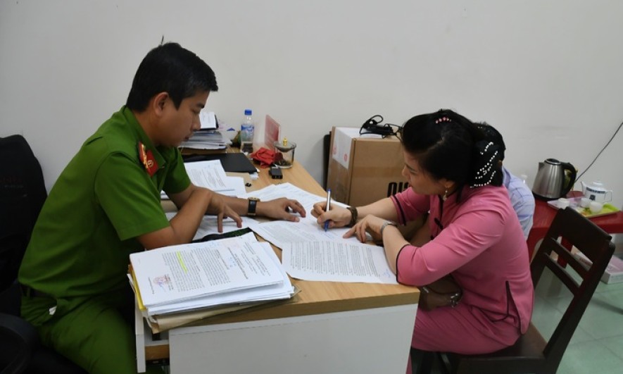 Bảo mẫu ném bé 14 tháng tuổi tử vong: Có thể chuyển tội danh sang giết người