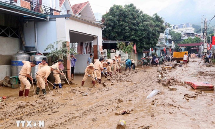 Thủ tướng: Khắc phục hậu quả thiên tai, đảm bảo điều kiện học tập cho học sinh