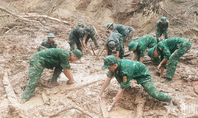Nghĩa tình quân dân nơi tâm lũ