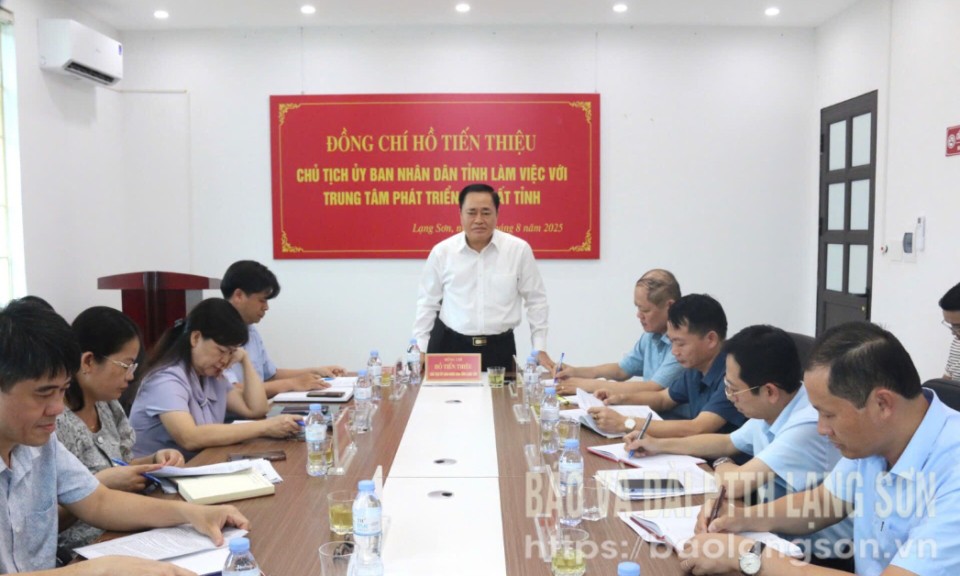 Chủ tịch UBND tỉnh làm việc với Trung tâm Phát triển quỹ đất tỉnh