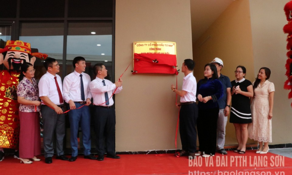 Gắn biển công trình chào mừng Đại hội đại biểu Đảng bộ UBND tỉnh