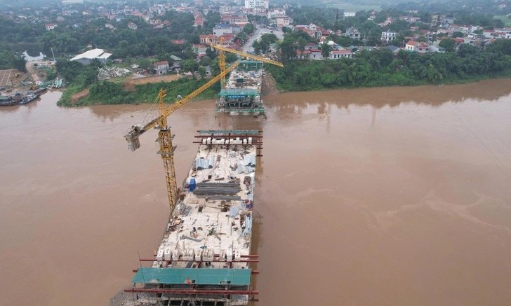 Xây dựng cầu Phong Châu vượt tiến độ 3 tháng