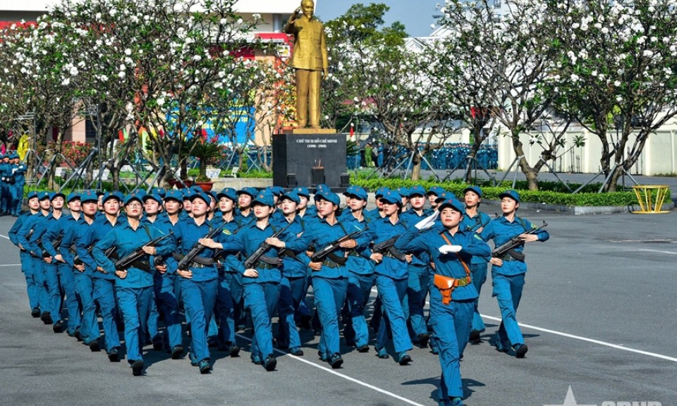 Chú ý khi mặc trang phục, đội mũ của dân quân tự vệ để không bị phạt