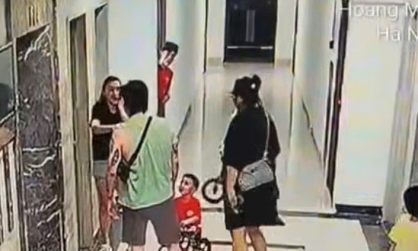 Dửng dưng nhìn phụ nữ bị đánh ở chung cư: Vô cảm cũng là đồng lõa