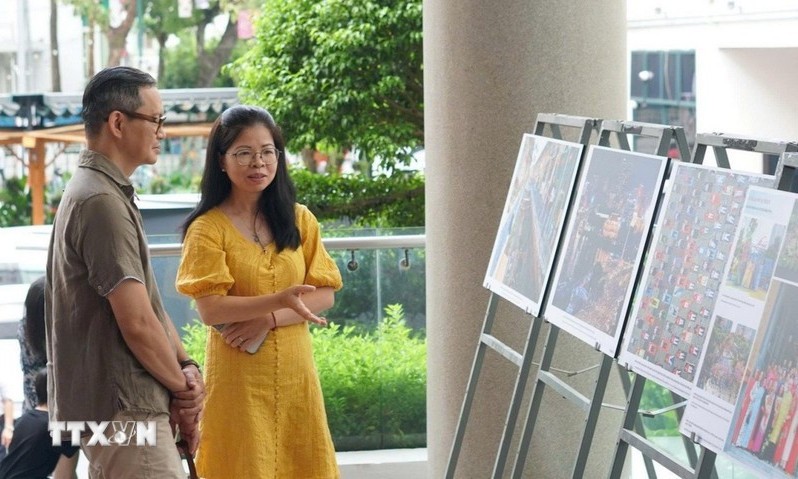 Photo books on celebrations of national reunification, HCM City’s development launched