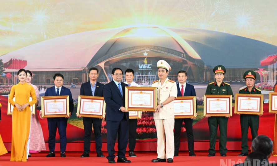 越南人民公安与国家社会经济建设和发展事业80周年历程