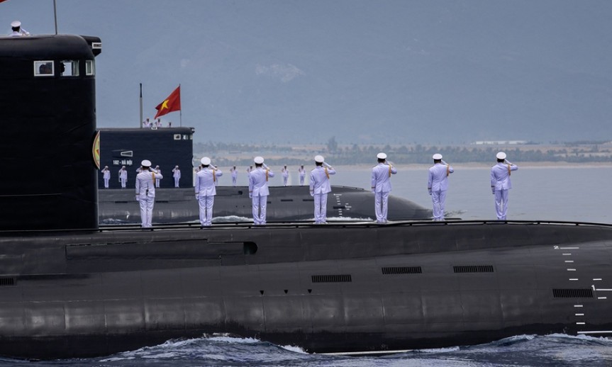 CH&Ugrave;M ẢNH: Sức mạnh của lực lượng vũ trang tr&ecirc;n biển