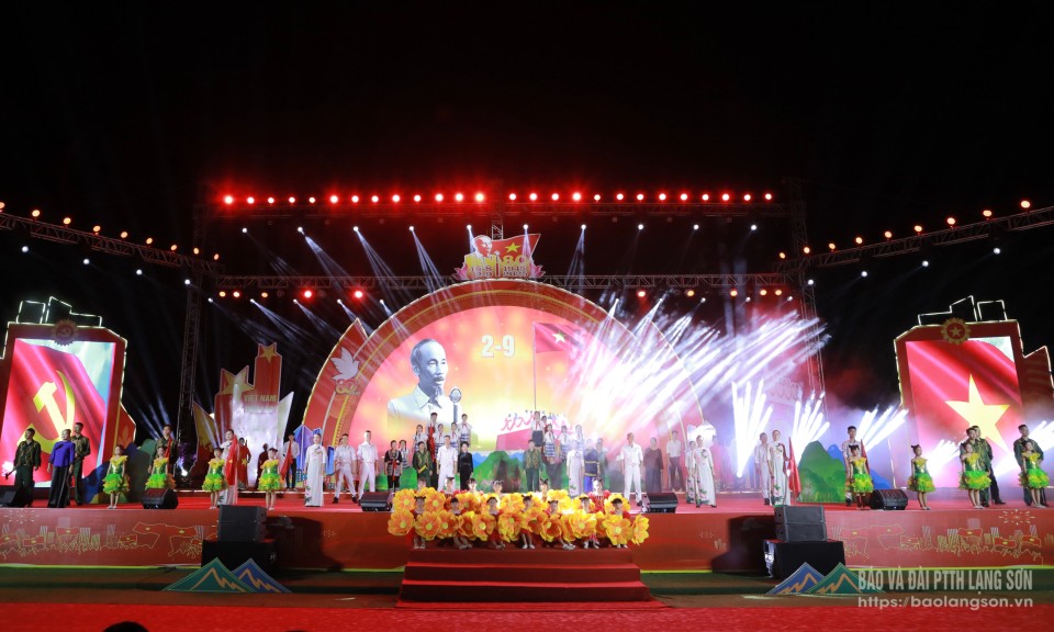 Chương tr&igrave;nh nghệ thuật ch&agrave;o mừng kỷ niệm 80 năm C&aacute;ch mạng Th&aacute;ng T&aacute;m v&agrave; Quốc kh&aacute;nh 2/9