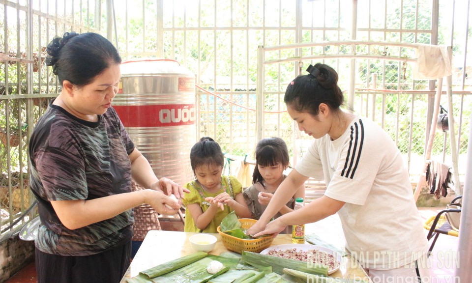 Rằm th&aacute;ng Bảy ấm &aacute;p, sum vầy