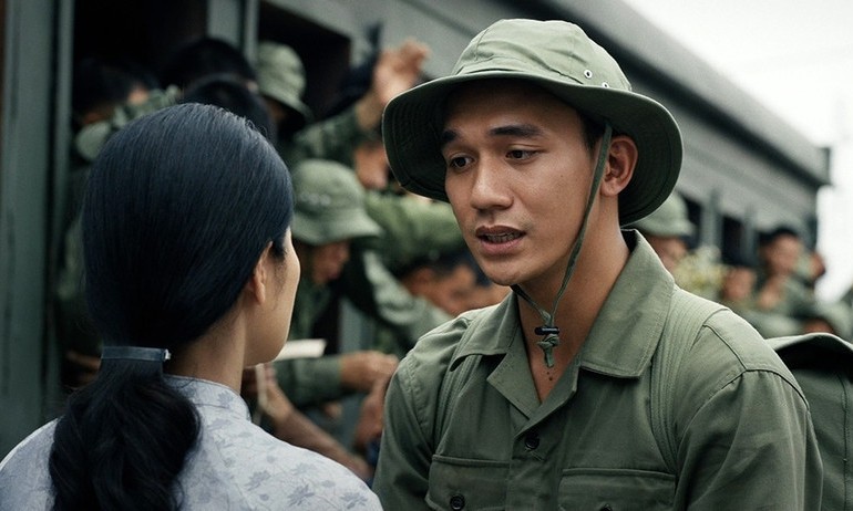 Sức mạnh truyền th&ocirc;ng nh&igrave;n từ phim &ldquo;Mưa đỏ&rdquo;