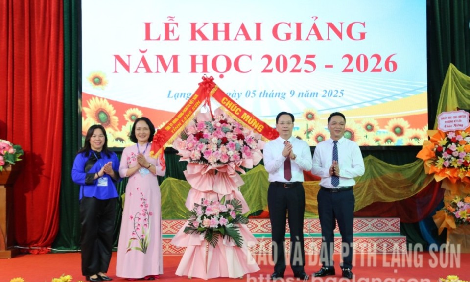 L&atilde;nh đạo tỉnh dự khai giảng năm học 2025 - 2026