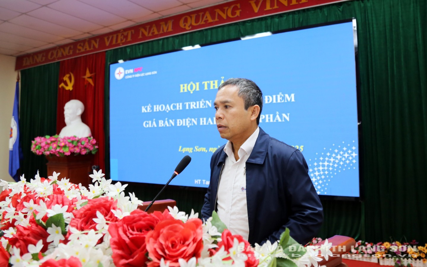 Lãnh đạo Công ty Điện lực Lạng Sơn phát biểu tại hội thảo