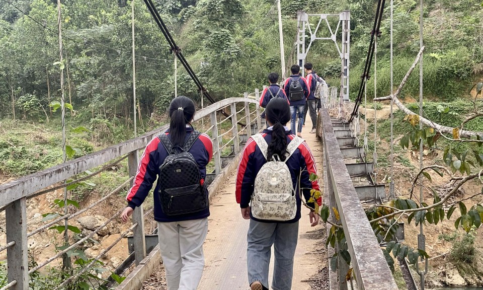 Cần sớm khắc phục cầu treo T&agrave; Chu