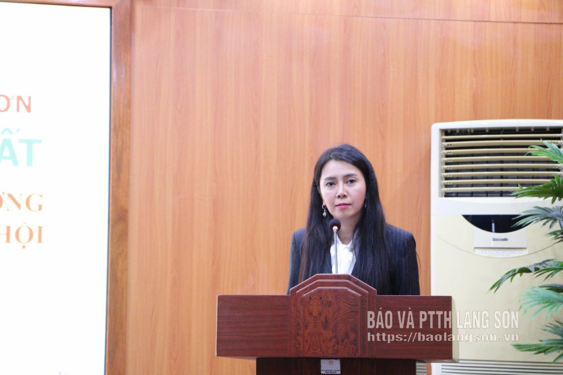 Đồng chí Đoàn Thu Hà, Phó Bí thư Tỉnh ủy, Chủ tịch Ủy ban MTTQ Việt Nam tỉnh phát biểu bế mạc hội nghị