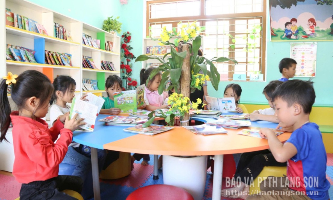 Tiếp sức học sinh v&ugrave;ng cao 