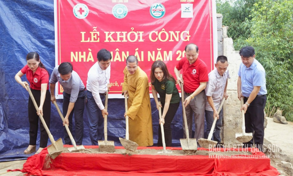 Đảm bảo an sinh, ấm t&igrave;nh đo&agrave;n kết