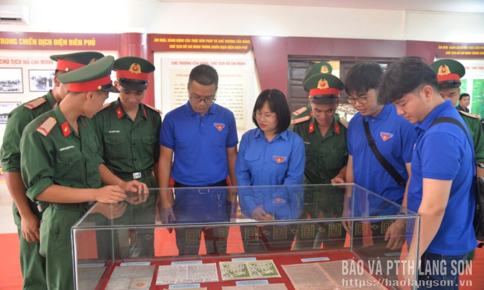 Vang vọng lời hịch non s&ocirc;ng