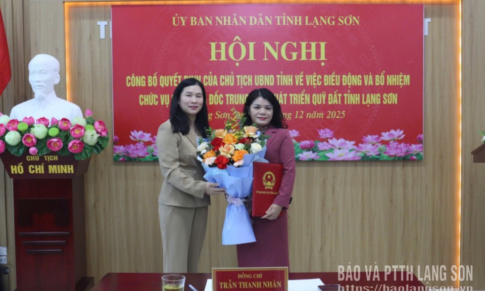 C&ocirc;ng bố quyết định bổ nhiệm Ph&oacute; Gi&aacute;m đốc Trung t&acirc;m Ph&aacute;t triển quỹ đất tỉnh