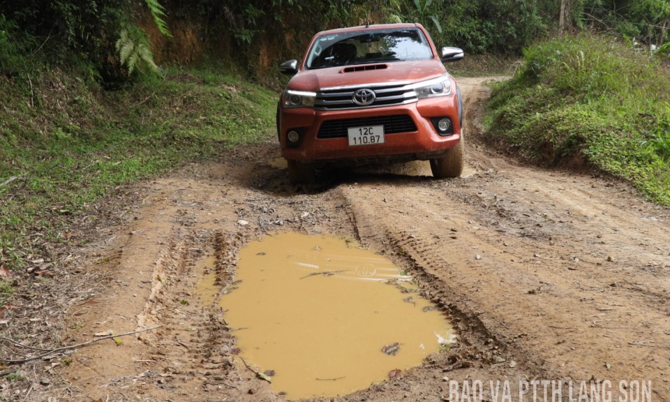 Tuyến đường bị &ldquo;bỏ qu&ecirc;n&rdquo; ở Thiện Long
