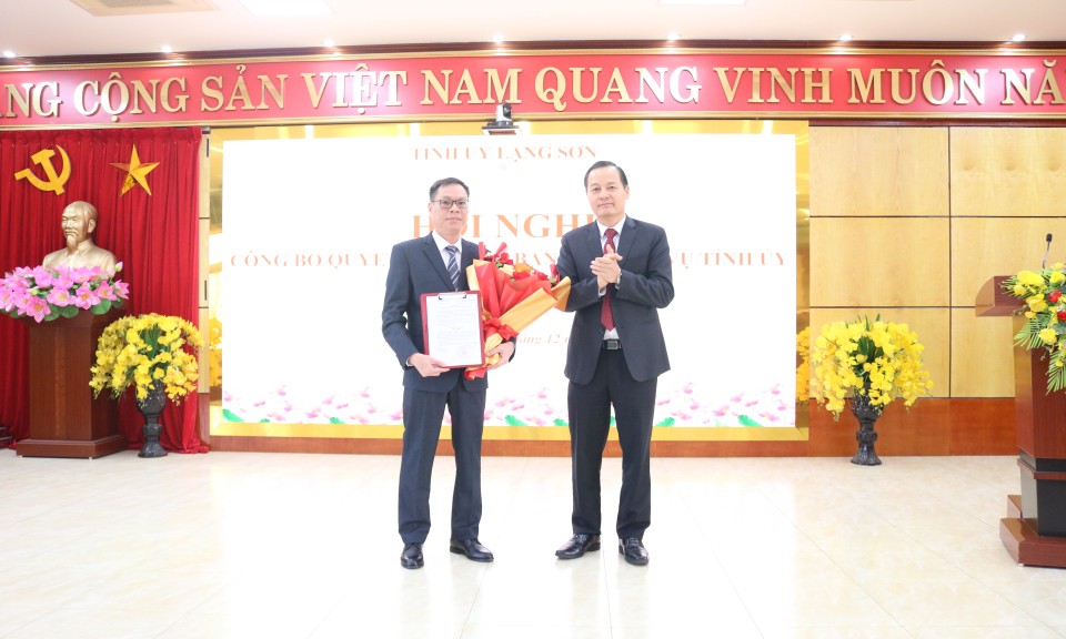 C&ocirc;ng bố quyết định của Ban Thường vụ Tỉnh ủy về c&ocirc;ng t&aacute;c c&aacute;n bộ tại phường Đ&ocirc;ng Kinh